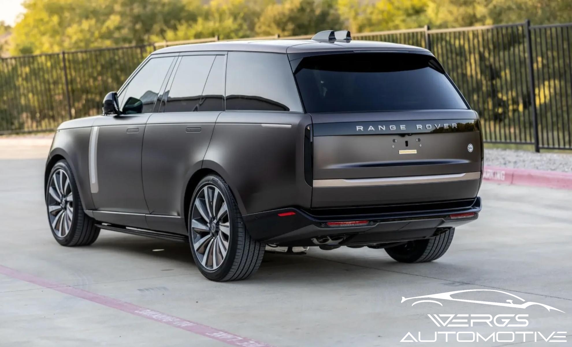 2025 Land Rover Range Rover SV Serenity